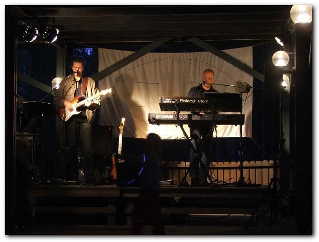 602x451 pixels (40K)